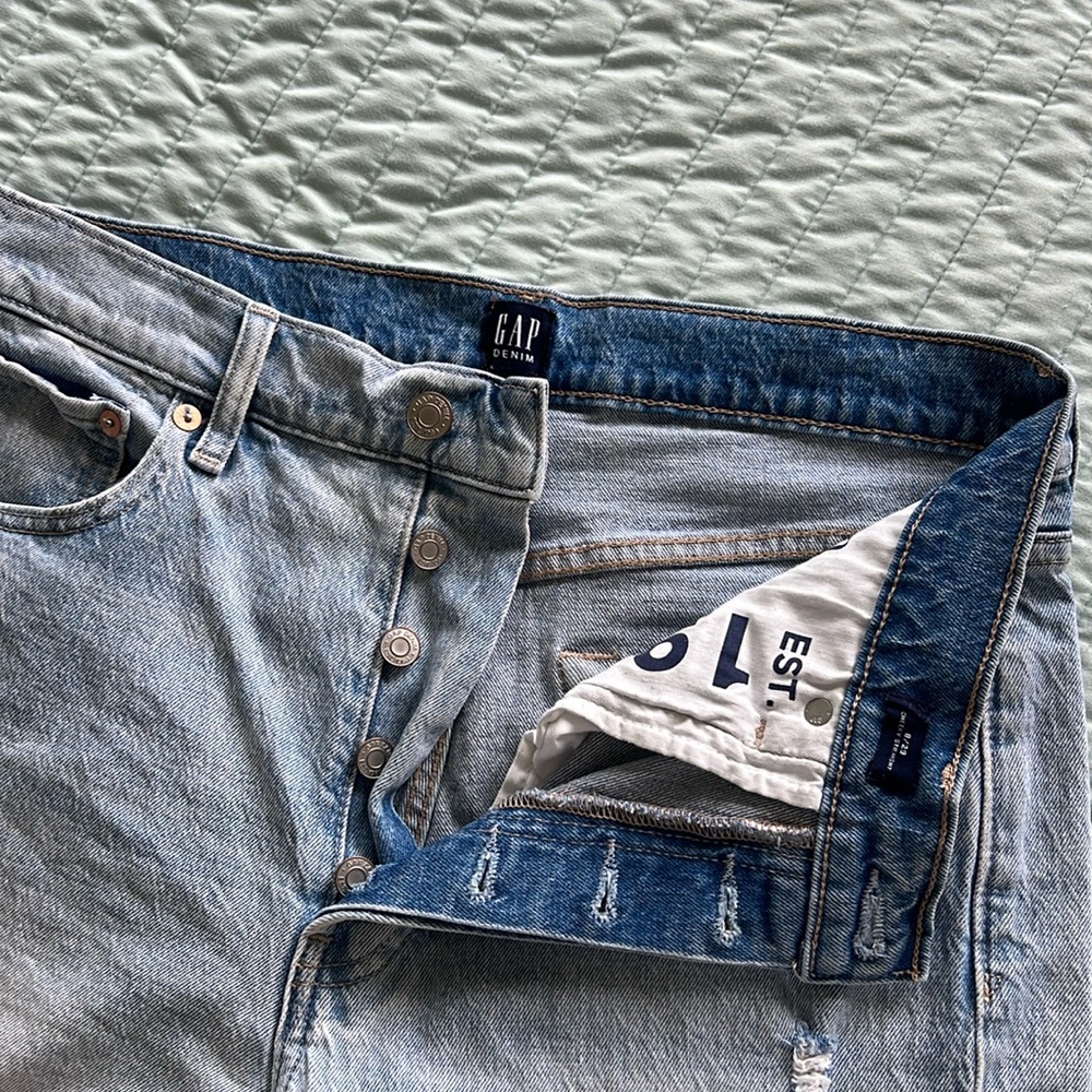 GAP Denim Cheeky Straight Jeans 8/29 Light Wash slightly distressed